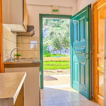 Nikos Kalamaki Corfu Aparthotel 3*