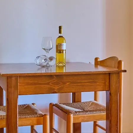 Nikos Kalamaki Corfu 公寓式酒店 3*