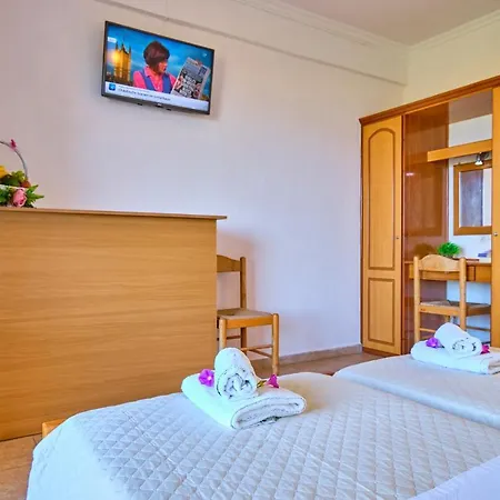 Nikos Kalamaki Corfu 公寓式酒店 3*