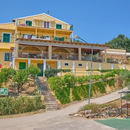 Nikos Kalamaki Corfu 公寓式酒店 3*