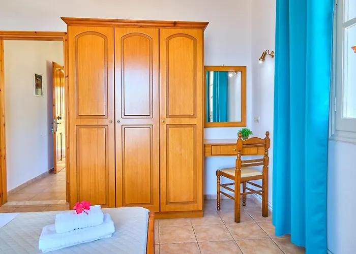 Nikos Kalamaki Corfu 아파트호텔 3*